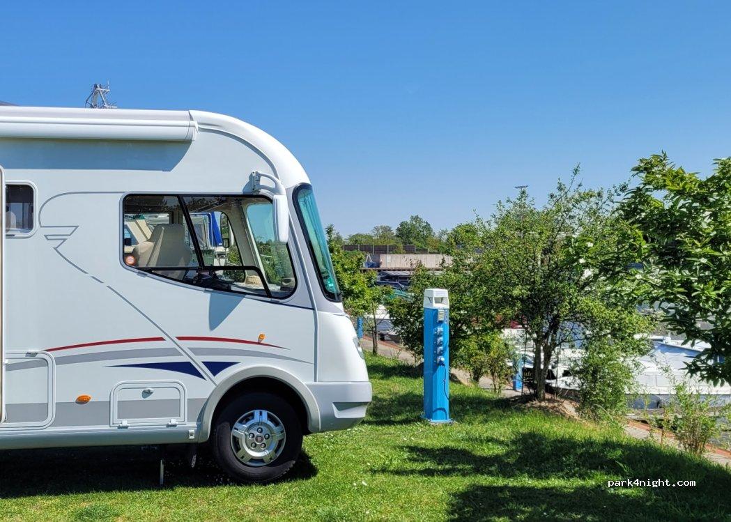 Womo Stellplatz Sportboothafen