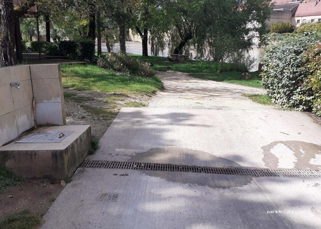 Aire de Camping Car du Bugue - Foto 6