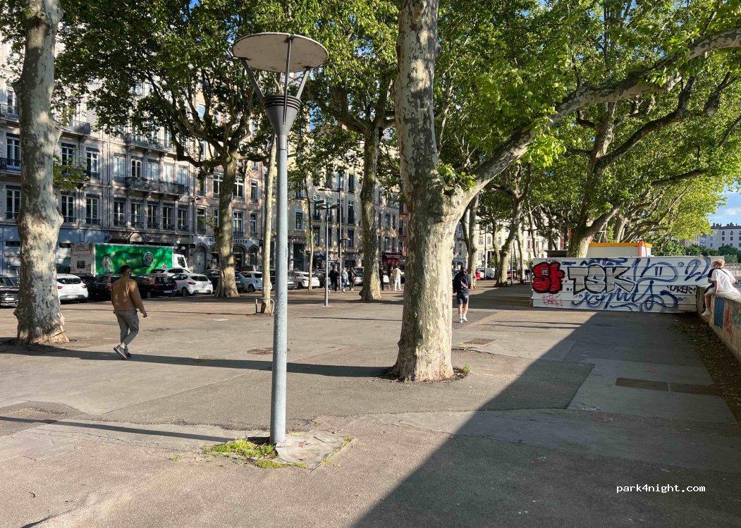 Aire Camping-Car en Ville Lyon - Foto 7