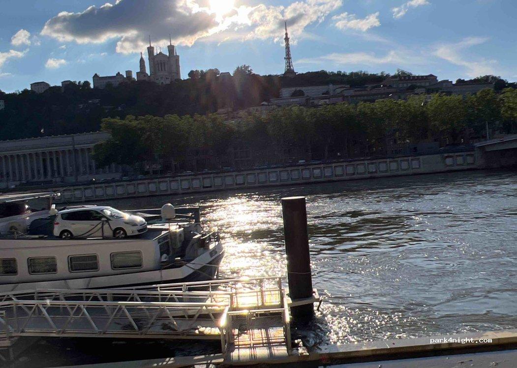 Aire Camping-Car en Ville Lyon - Foto 5