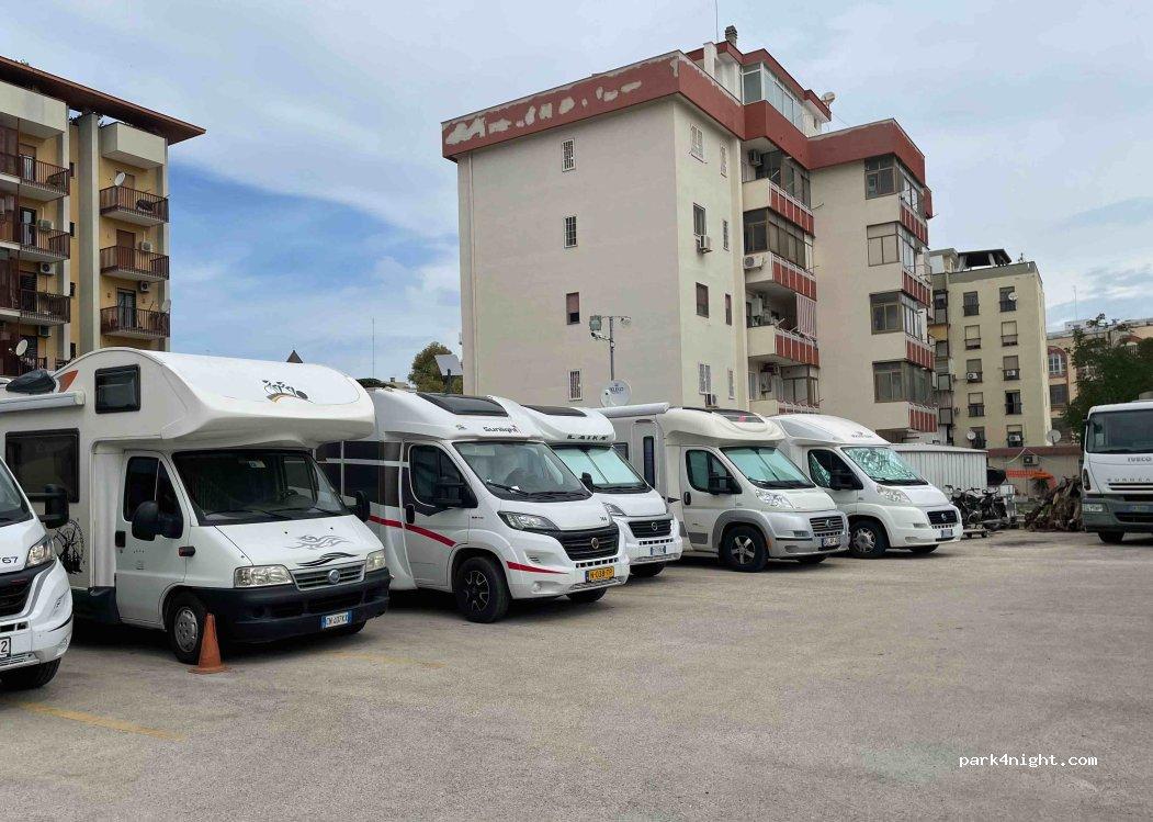 Camper Stop Bari - Autoparco Hobby Park Wash - Foto 4