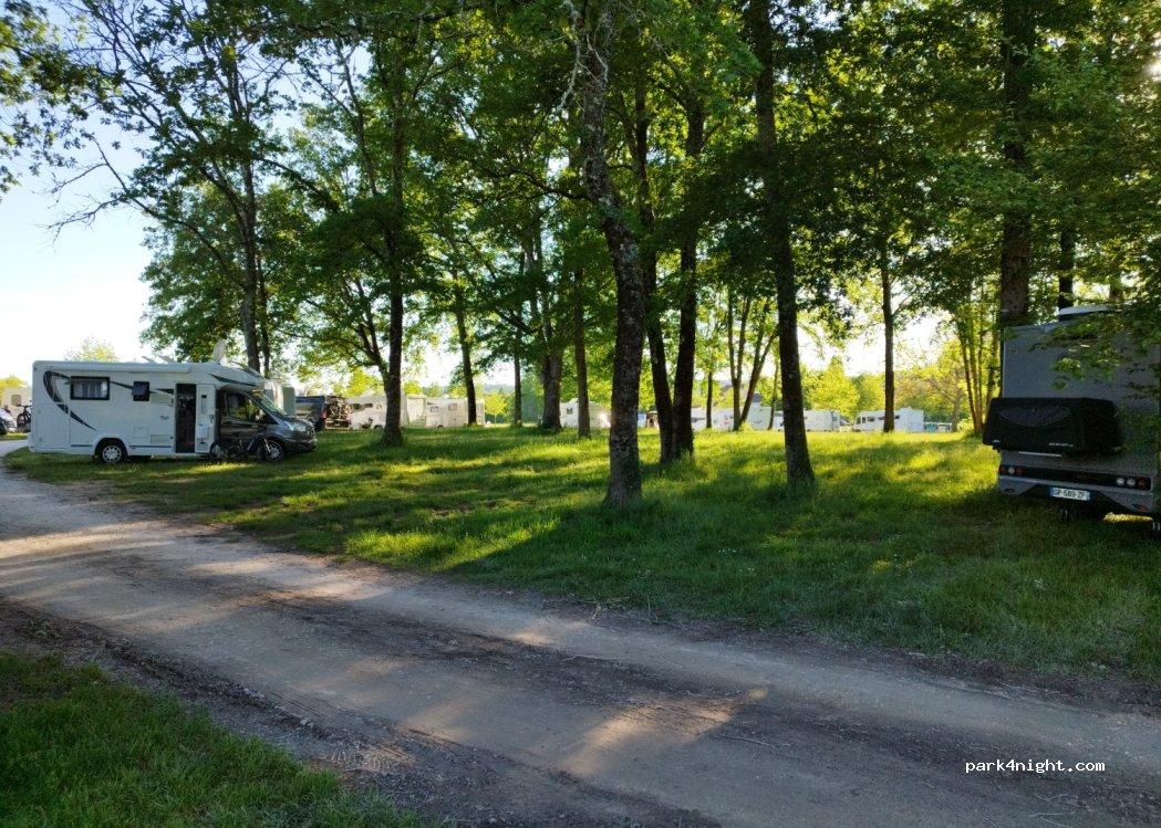 Aire de Camping Car du Bugue - Foto 4