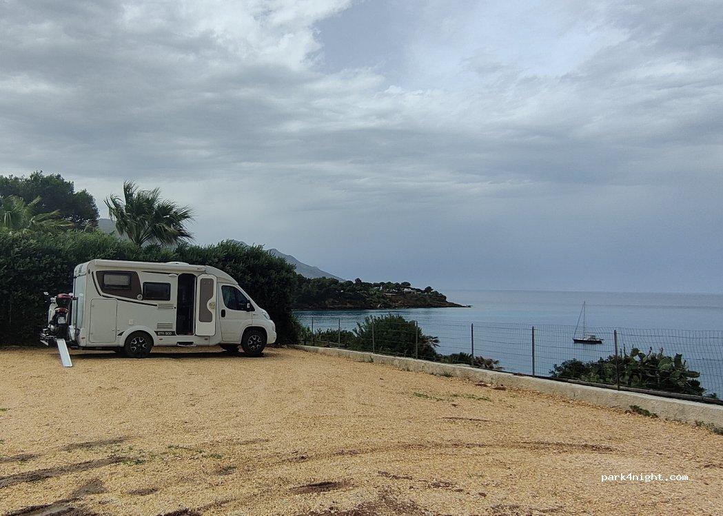 Parcheggio Auto e Area Sosta Camper Fontana - Foto 2