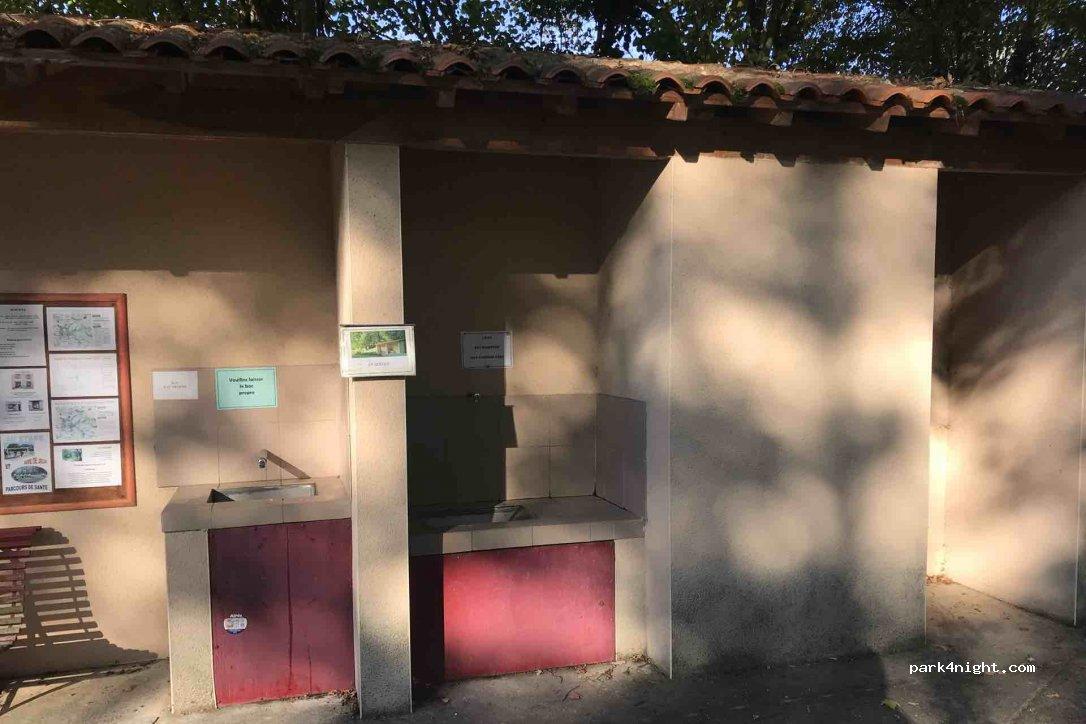 Aire de services gratuits pour camping-cars - Foto 4