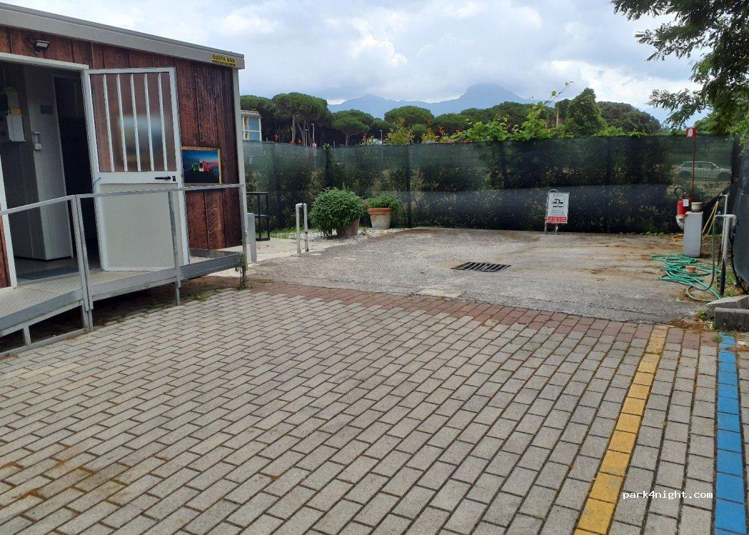 Area Sosta Camper ParKamaiore - Foto 6