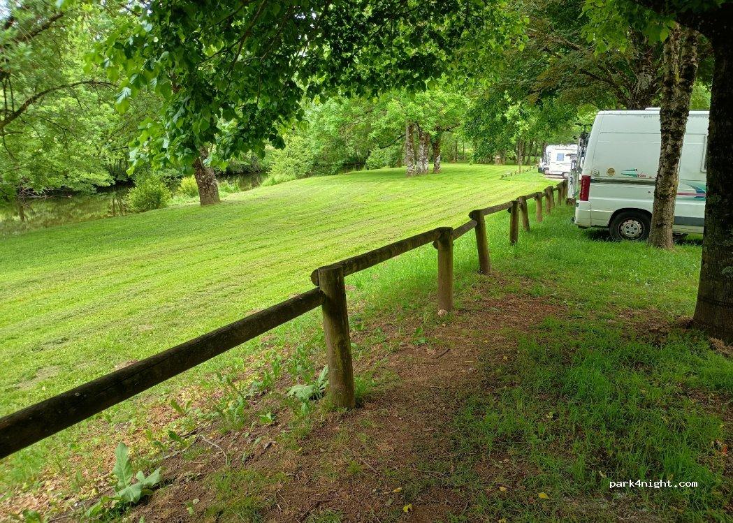 Aire communale de camping-car - Foto 5