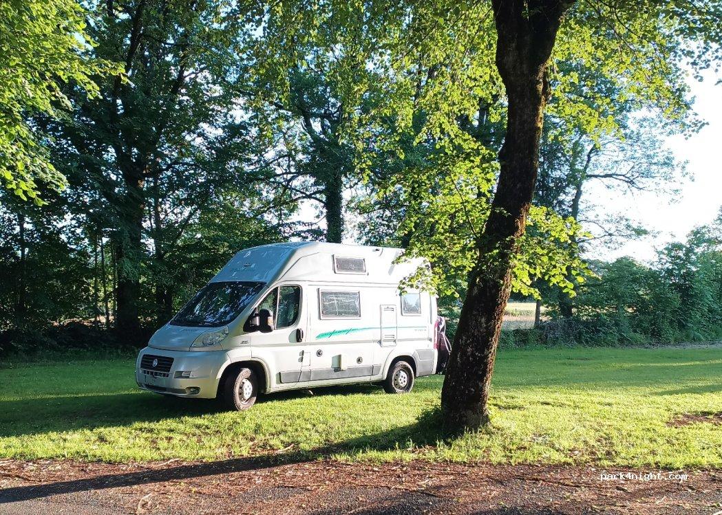 Aire de camping-car LACROIX BARREZ