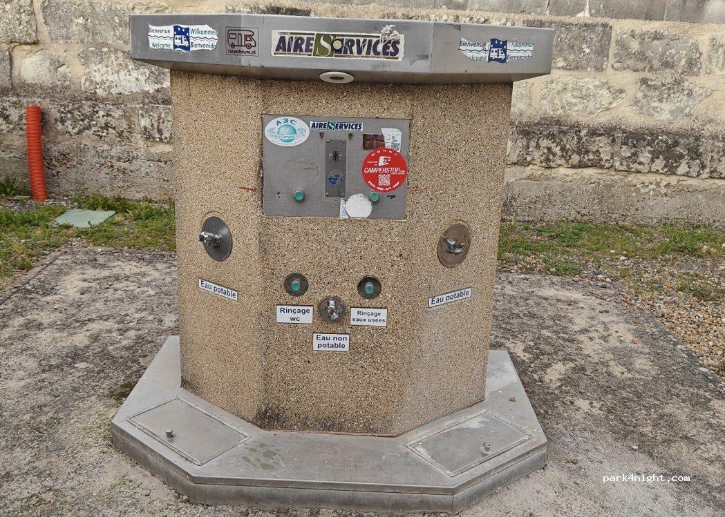 aire de camping car CHOUZÉ-SUR-LOIRE - Foto 5