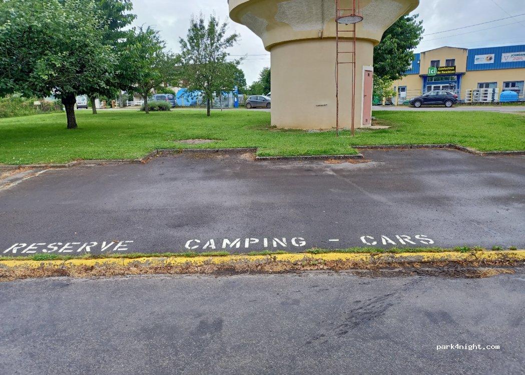 aire de stationnement camping cars Damvillers - Foto 2