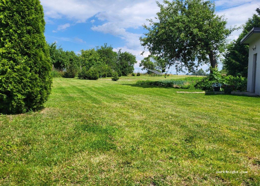Wohnmobil Stellplatz am Bahnhof - Foto 3