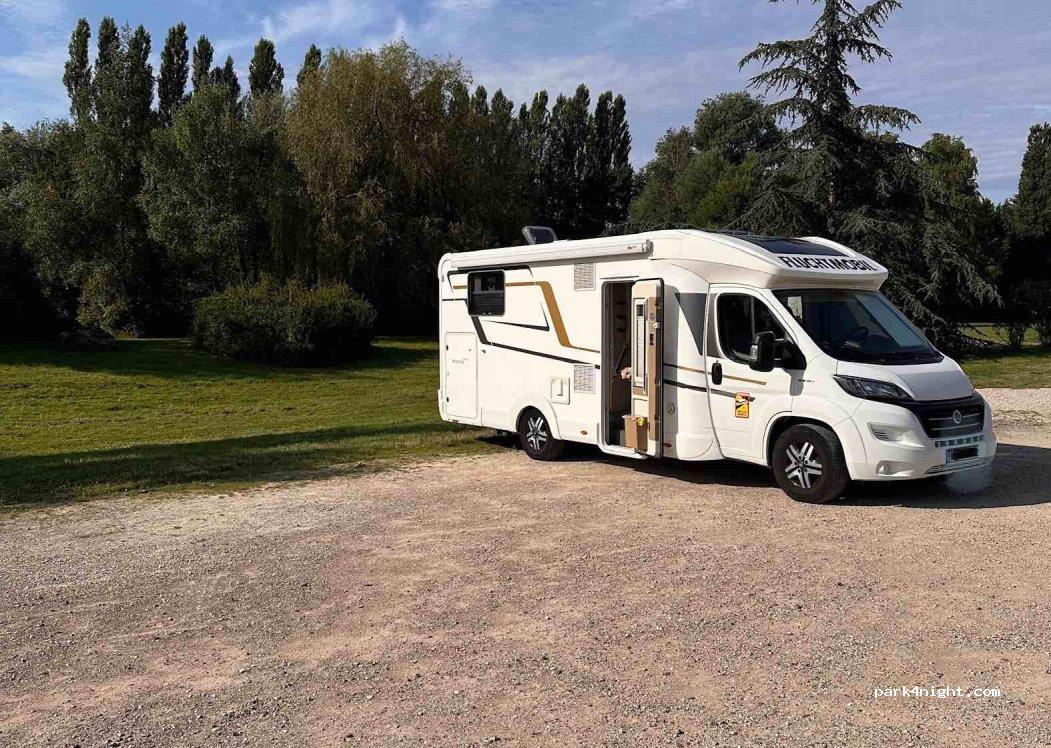 aire de services et stationnement camping cars 89100 Gron - Foto 7