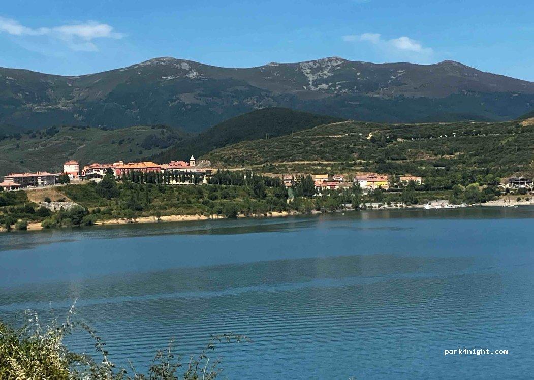 Aparcamiento de autocaravanas Riaño - Foto 5