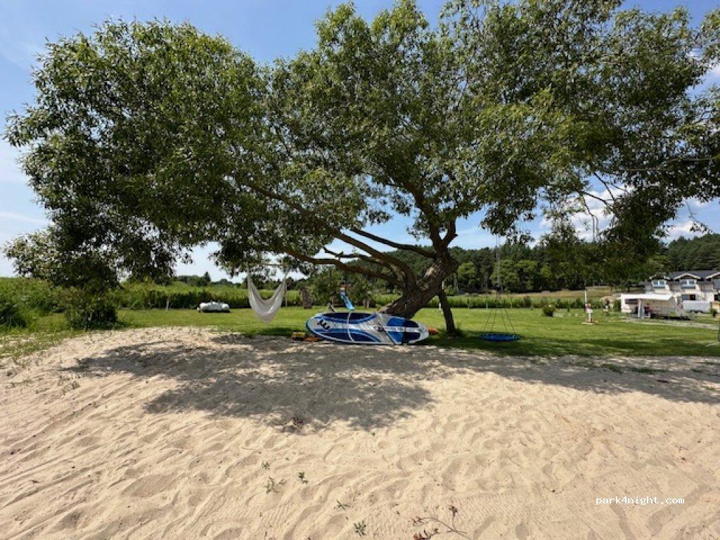 Wohnmobil Stellplatz am Bahnhof - Foto 4