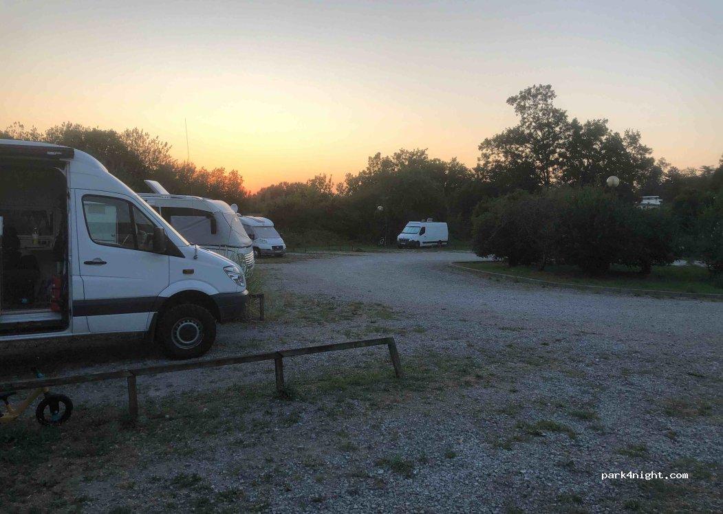 Aire pour camping-car Salies-de-Béarn [Réseau-AireServices] - Foto 2