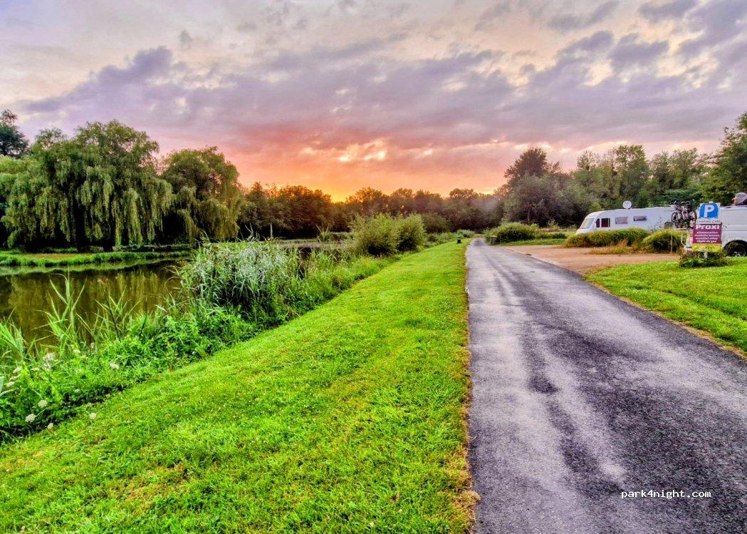Aire de Camping Car, Corbeny - Foto 2