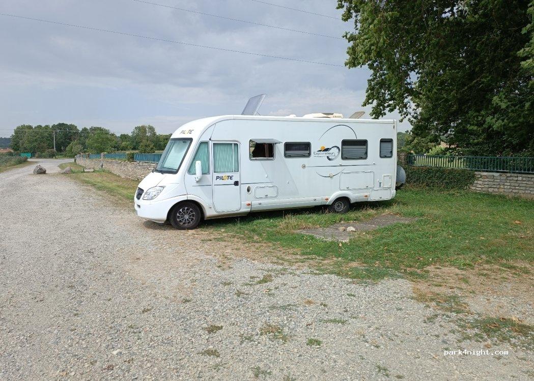 AIRE DE SERVICES D'AIGUEPERSE - Foto 6