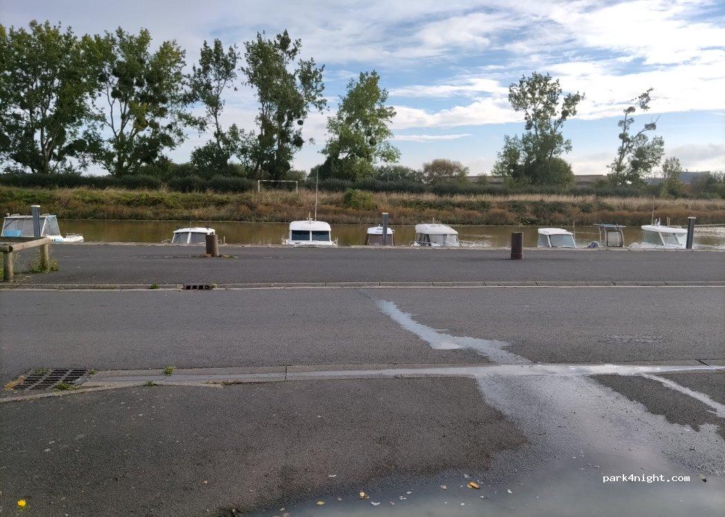 Aire De Camping Car gratuit - Foto 4