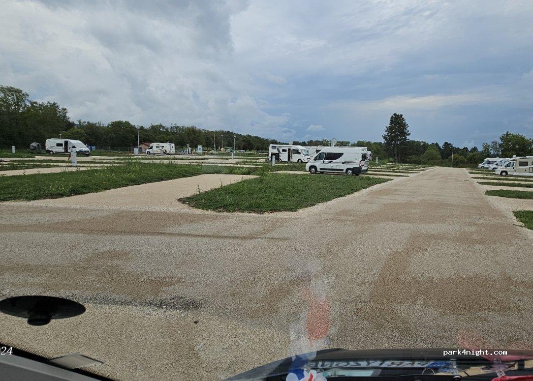 Aire Camping Car - Clairvaux-les-Lacs [AireServices]