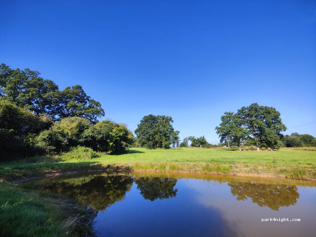 CAMPING SAUVAGE - Aire de Camping-Car de Pont d'Ouilly - Foto 6