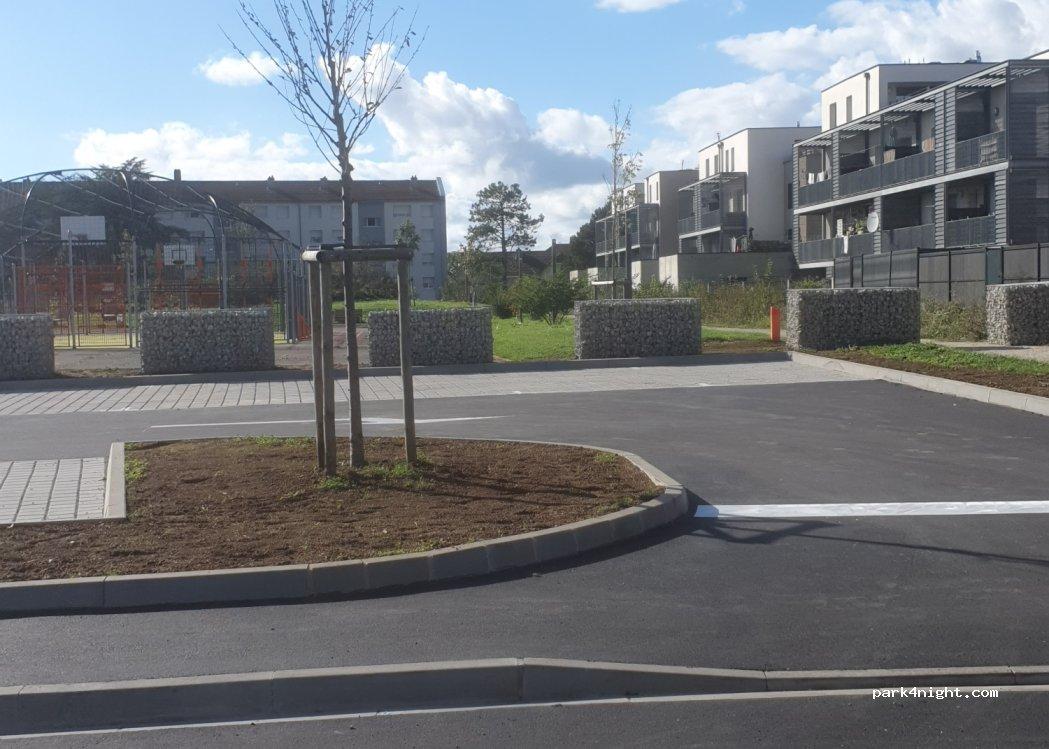 aire de services et stationnement camping car 54400 Longwy - Foto 6