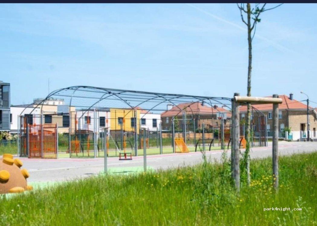 aire de services et stationnement camping car 54400 Longwy - Foto 7