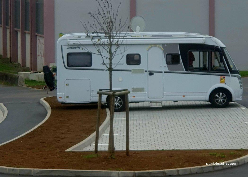 aire de services et stationnement camping car 54400 Longwy - Foto 4