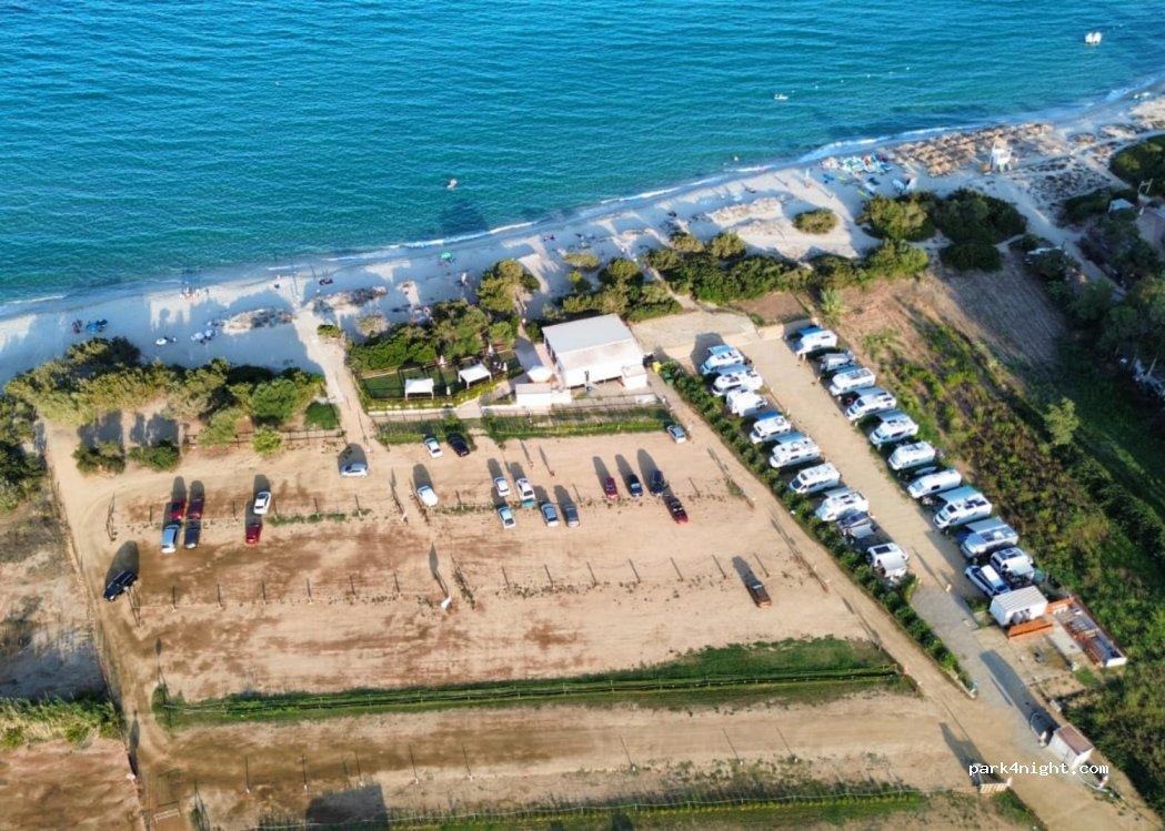 Area sosta camper attrezzata " I FARAGLIONI" - Foto 3