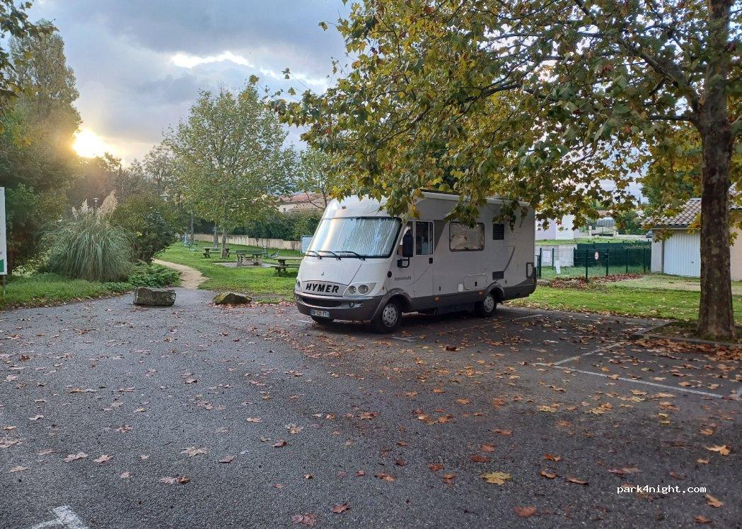 Aire de camping-car CHAROLS - Foto 4