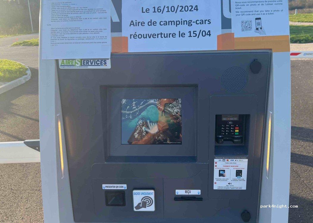 Aire Camping Car - Clairvaux-les-Lacs [AireServices] - Foto 6