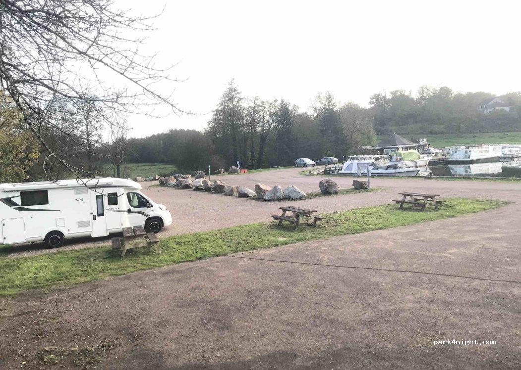 aire de camping car Chaumot - Foto 6