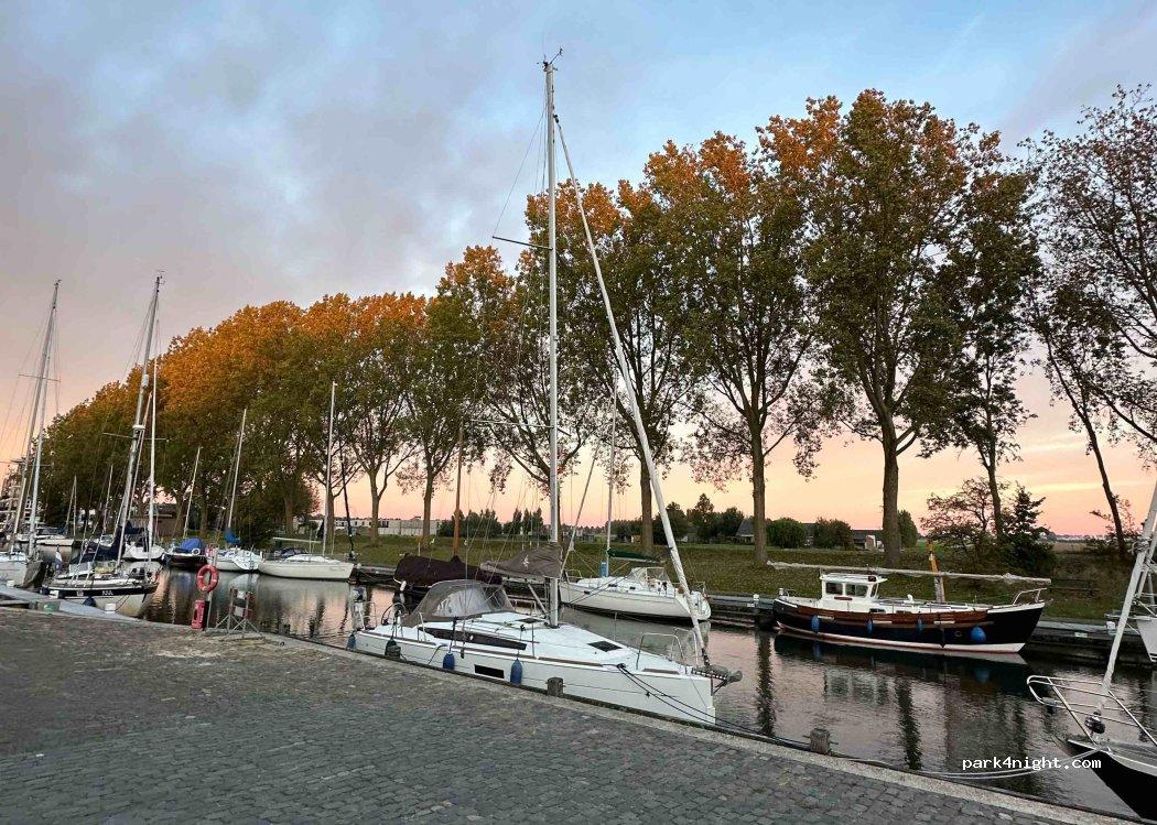 Camperplaats Jachthaven Middelharnis - Foto 4