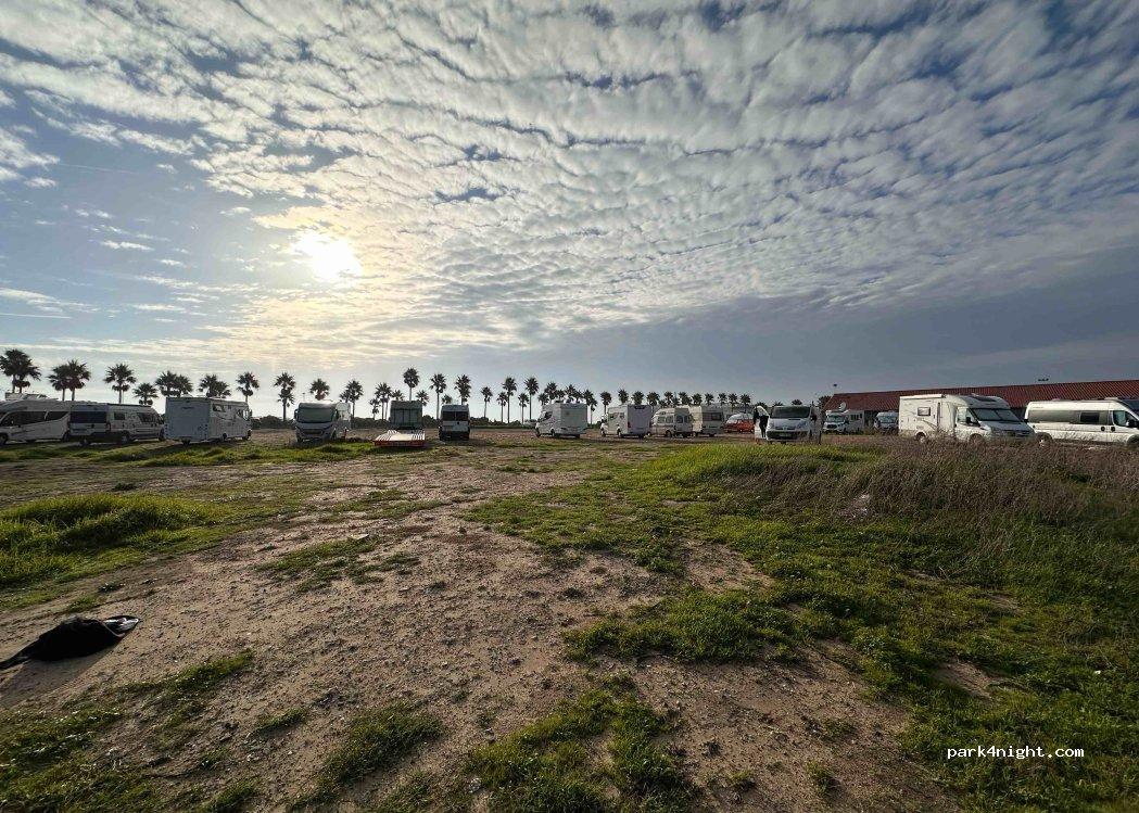 Tarifuel Área de Servicios de Autocaravana sin Aparcamiento en Tarifa - Foto 5