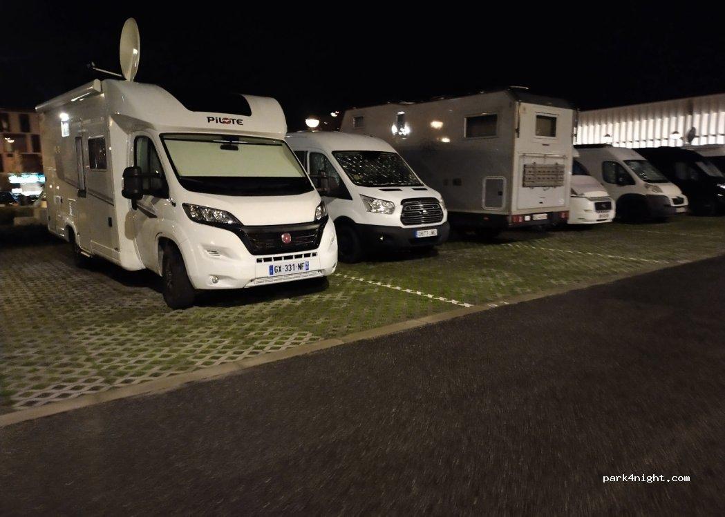 Area sosta camper con carico e scarico acque - Foto 7