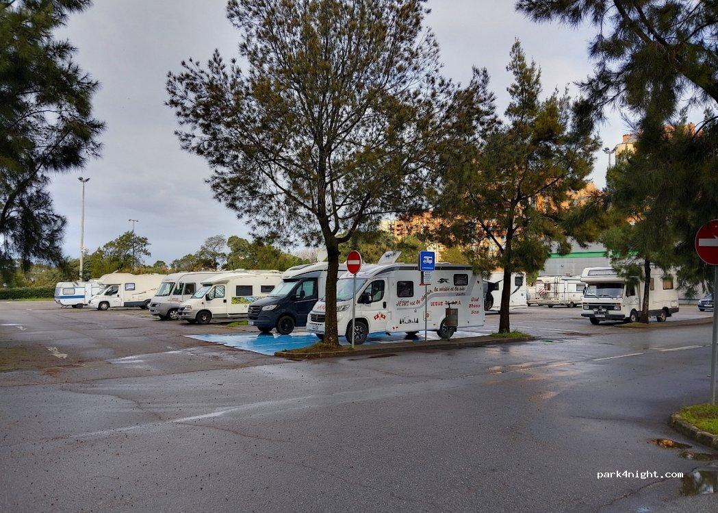 Sosta camper supermercato Continente - Foto 2