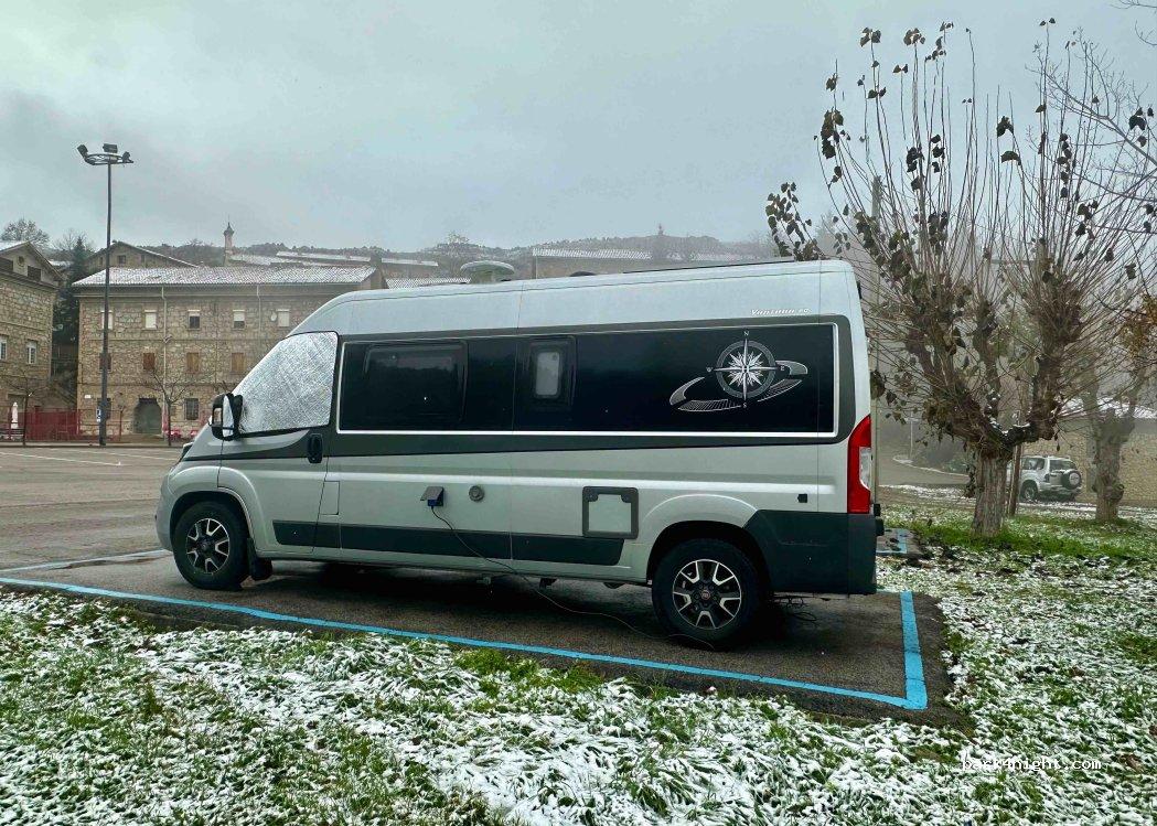 Zona de Aparcamiento y Pernoctación de Auto Caravanas - Foto 2