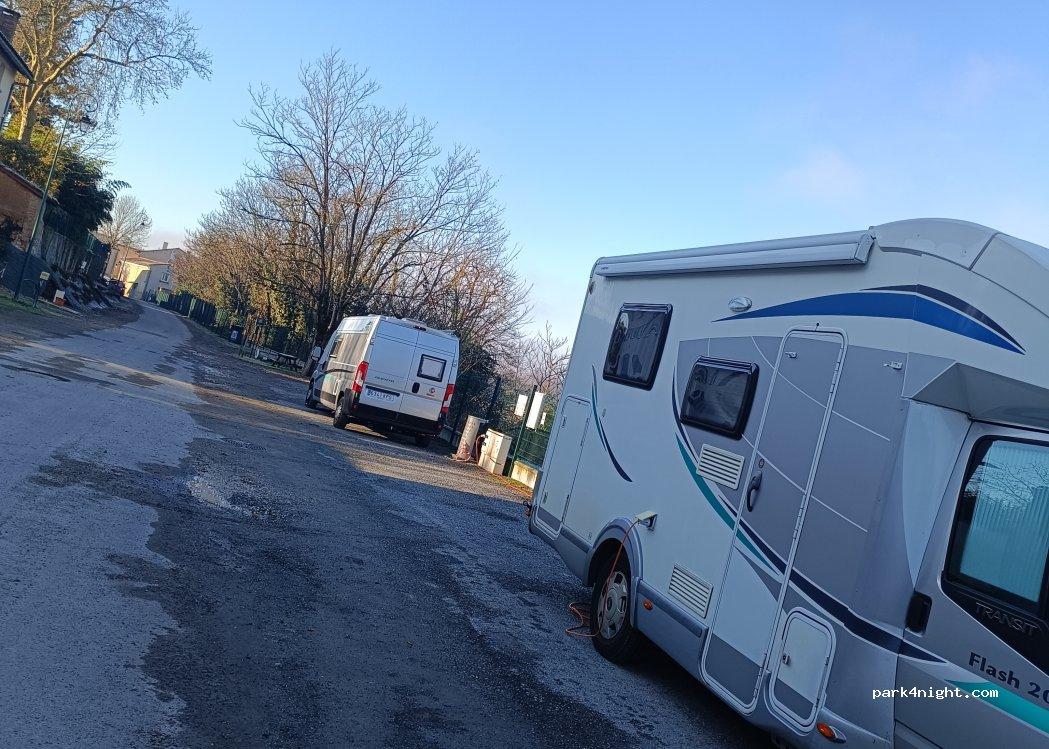 Aire de Camping-Cars "CampingCarNight des Pommiers" - Foto 6