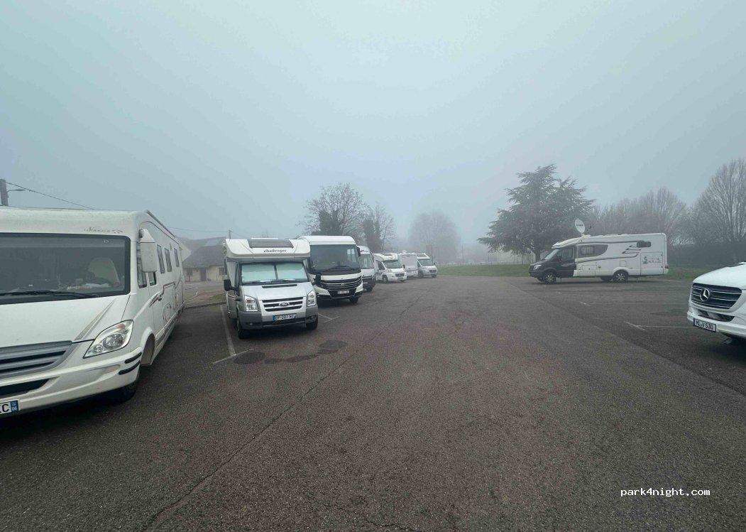 Camperplaats Givry - Foto 2