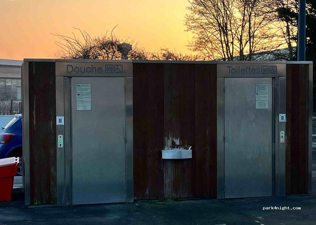 Aire de services et stationnement camping car 62000 Arras - Foto 2