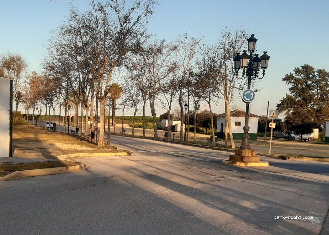 Zona de carga-descarga y descanso para autocaravanas - Foto 4