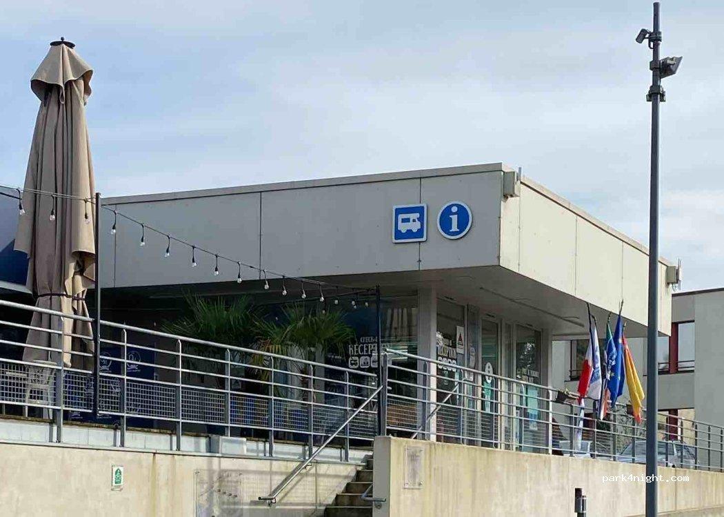 Aire d'accueil payante pour autocaravanes