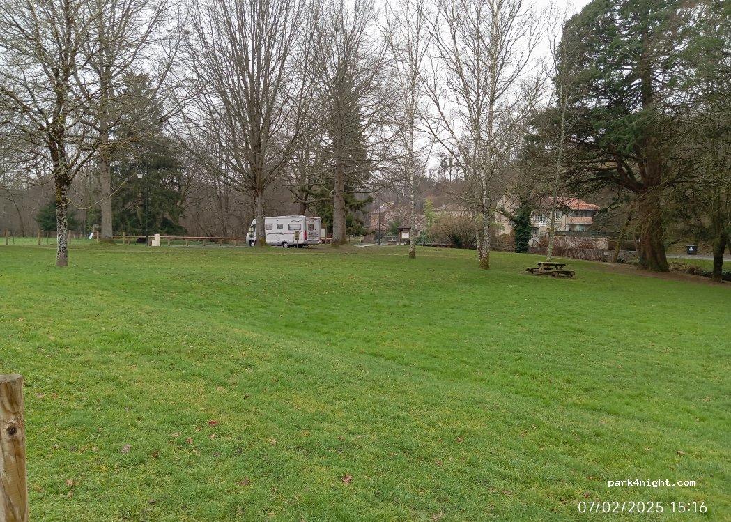 Aire camping-car Bellac - Foto 2