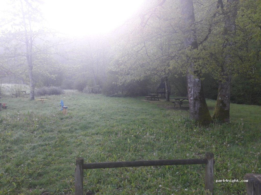 Aire Camping Car Municipal - Sauveterre de Rouergue - Foto 5