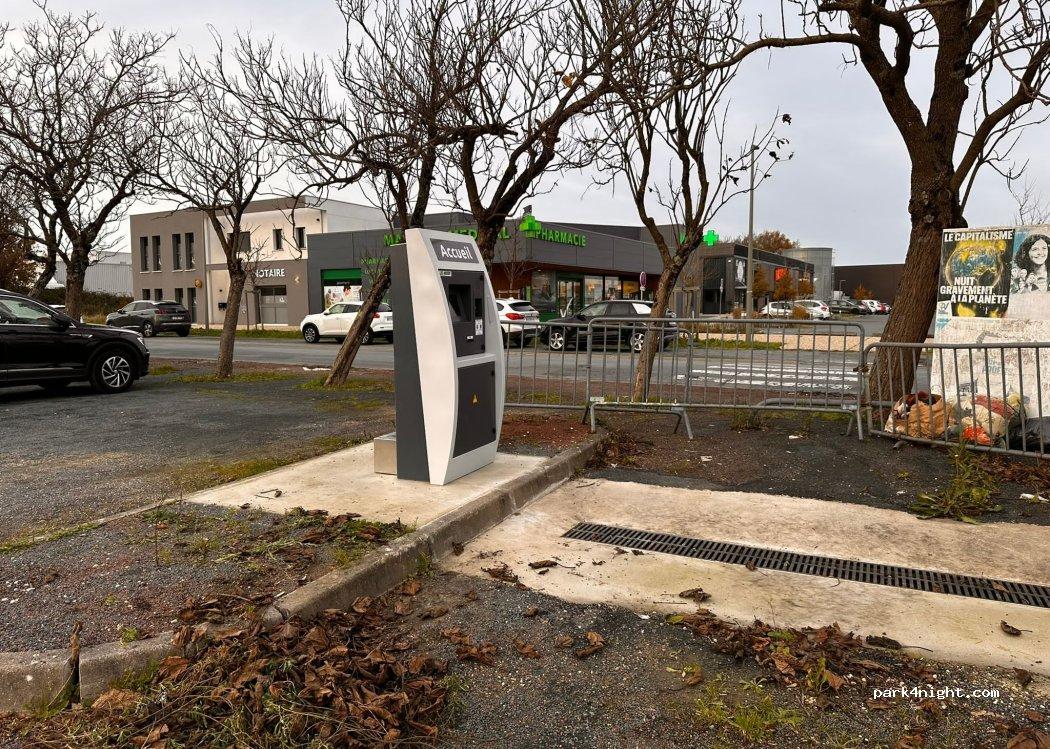 Aire de camping-cars de Marennes-Hiers-Brouage - [AireServices] Place Brassens - Foto 6