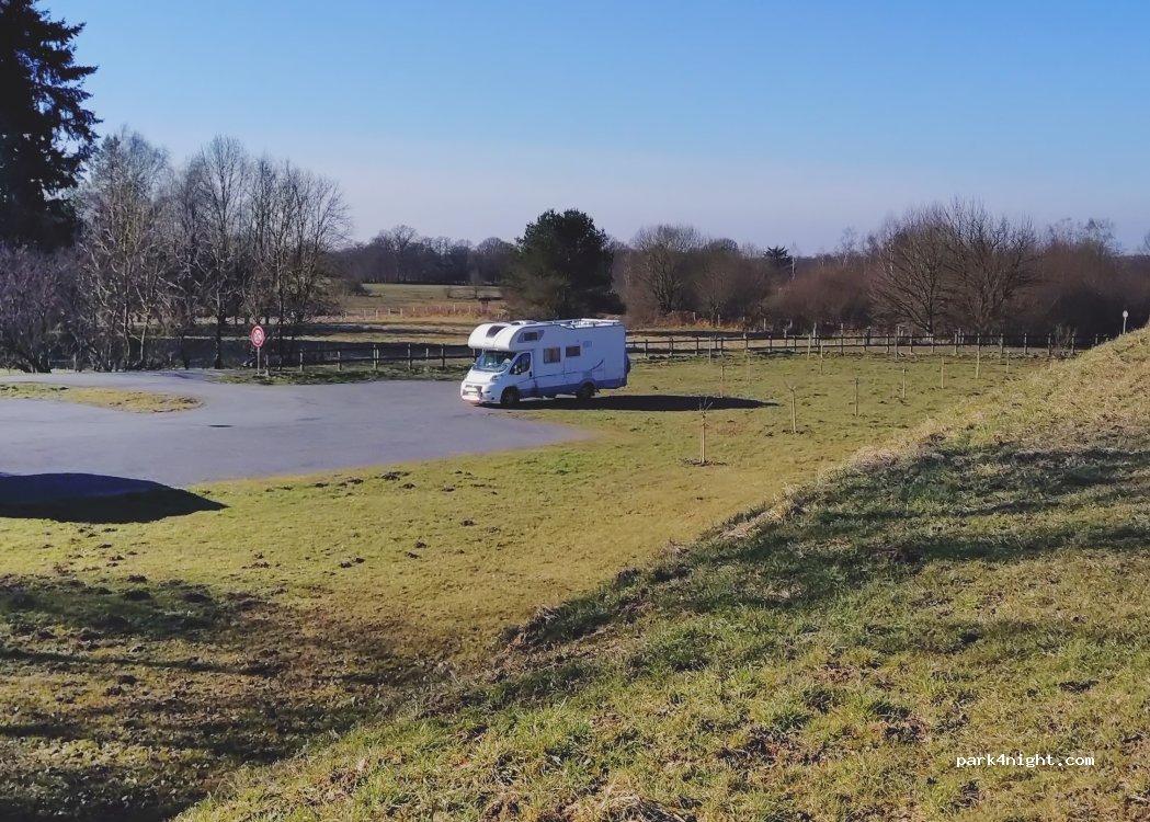 Aire de Camping Car Rocroi - Foto 7