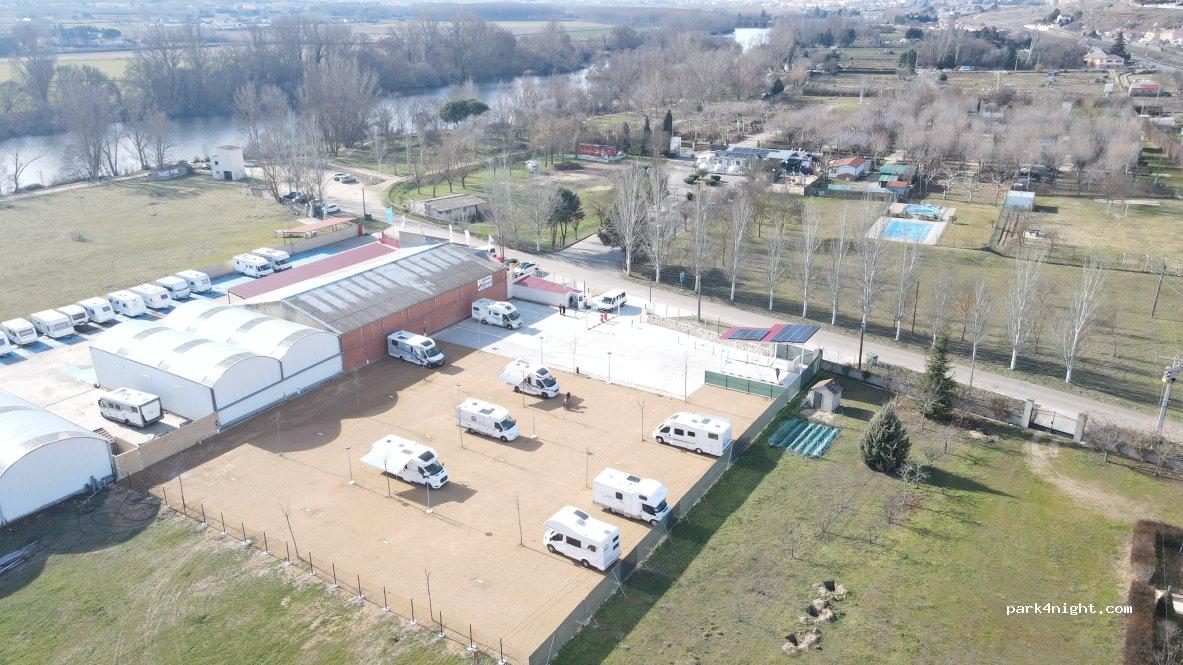 ÁREA DE AUTOCARAVANAS "Villares de la Reina" Áreas ACampa - Foto 3