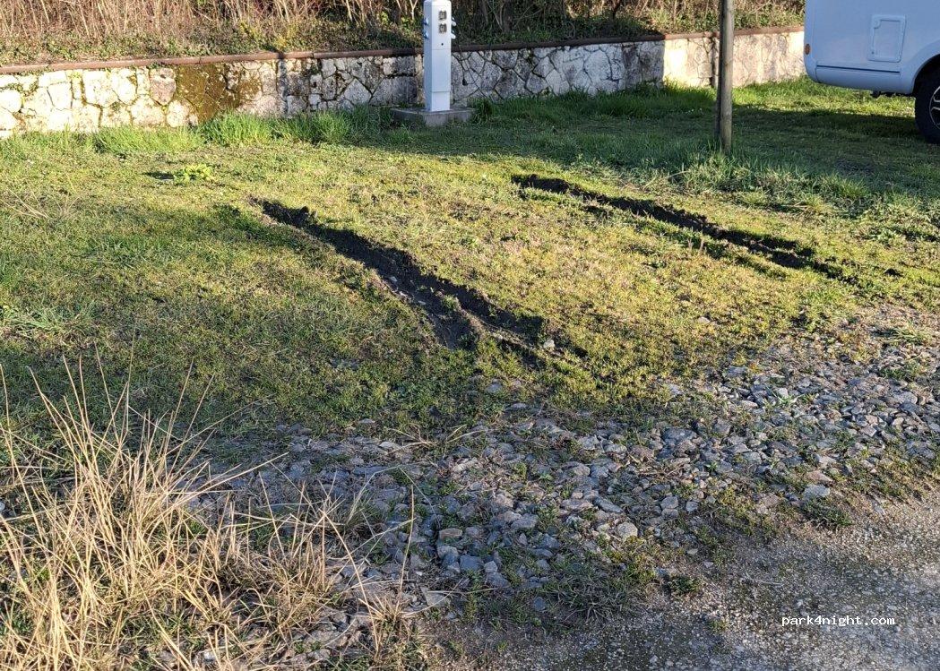 Aire de Camping Car de Benet [AirePark] - Foto 2