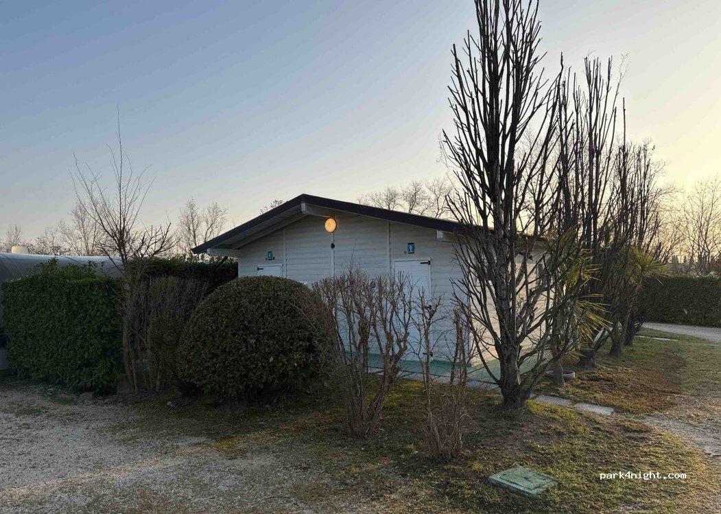 Camper Parking Area - The Beach - Desenzano Del Garda - Foto 6