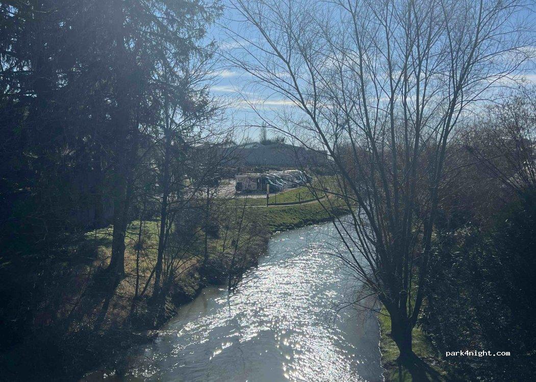 Aire de services et stationnement camping car 89600 Saint-Florentin - Foto 4