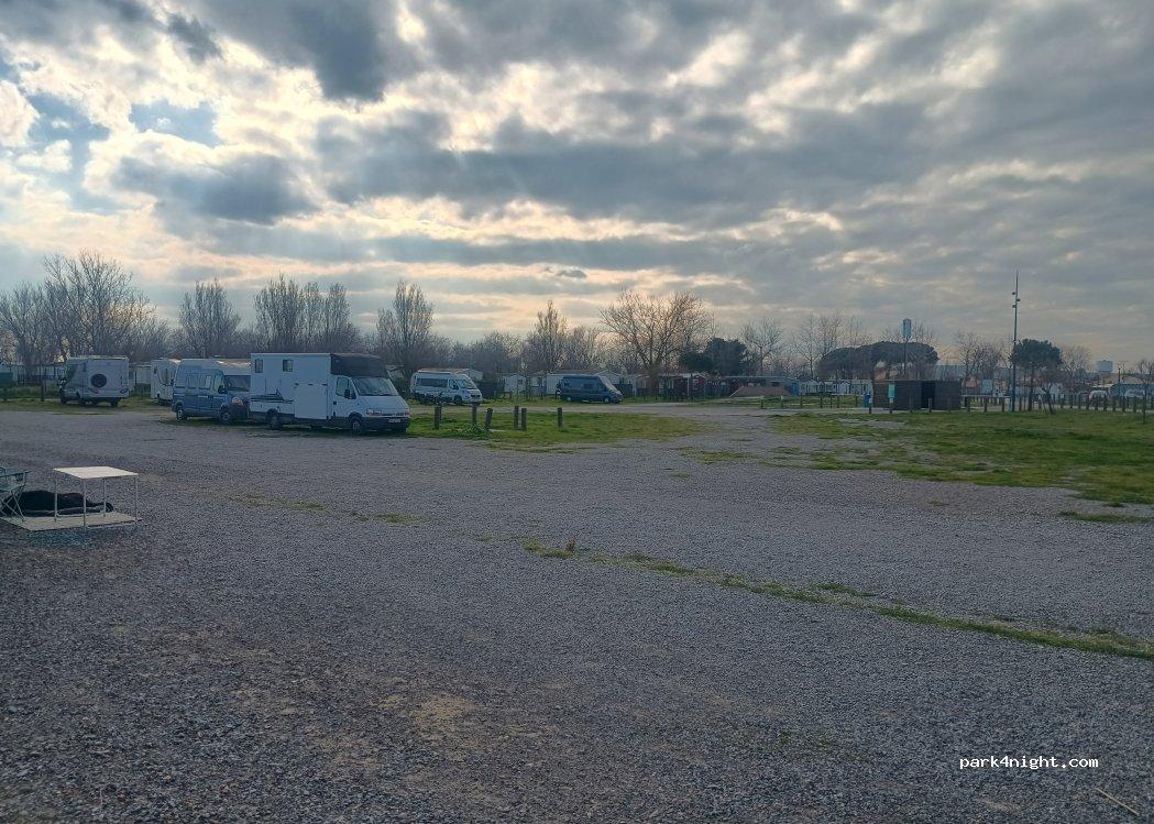 AREA CAMPER SAINT PIERRE LA MER - Foto 4