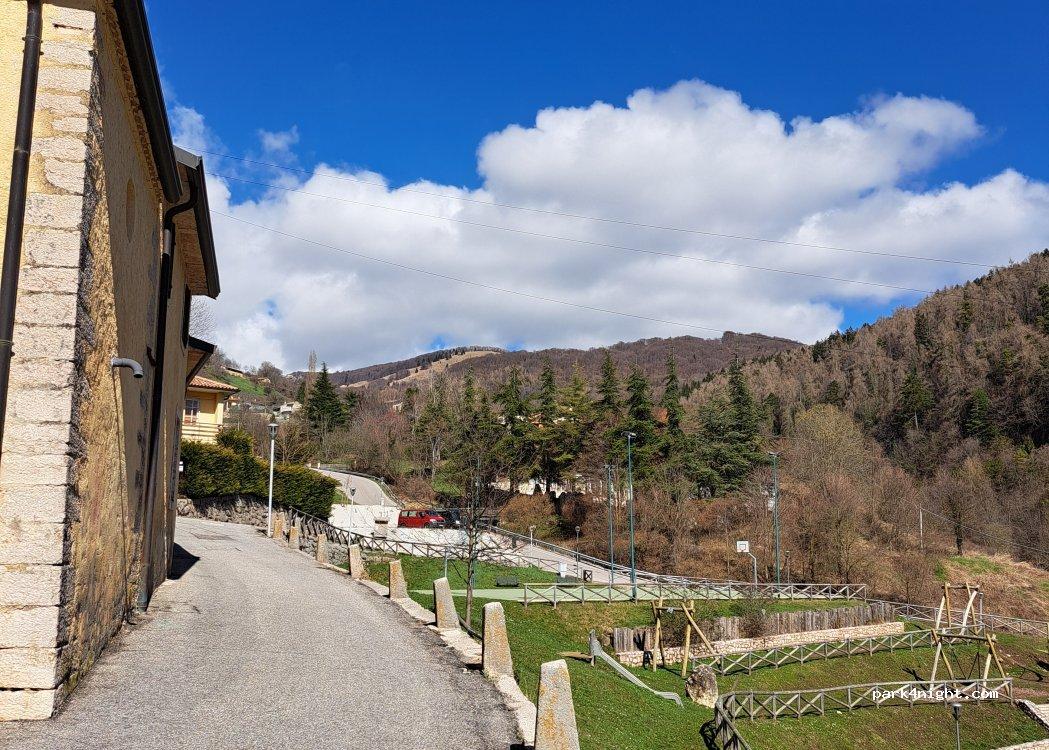 Area Sosta Camper 37020 Ferrara di Monte Baldo VR - Foto 2